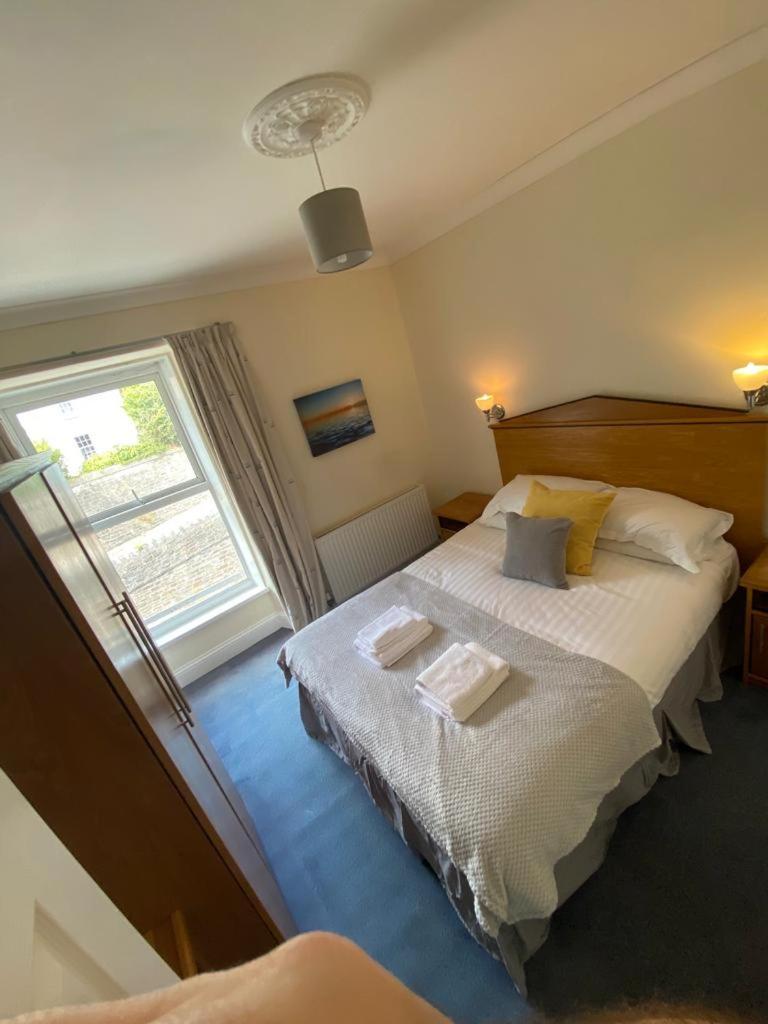 Rose And Crown Hotel & Hope And Anchor Bar Goodwick Dış mekan fotoğraf