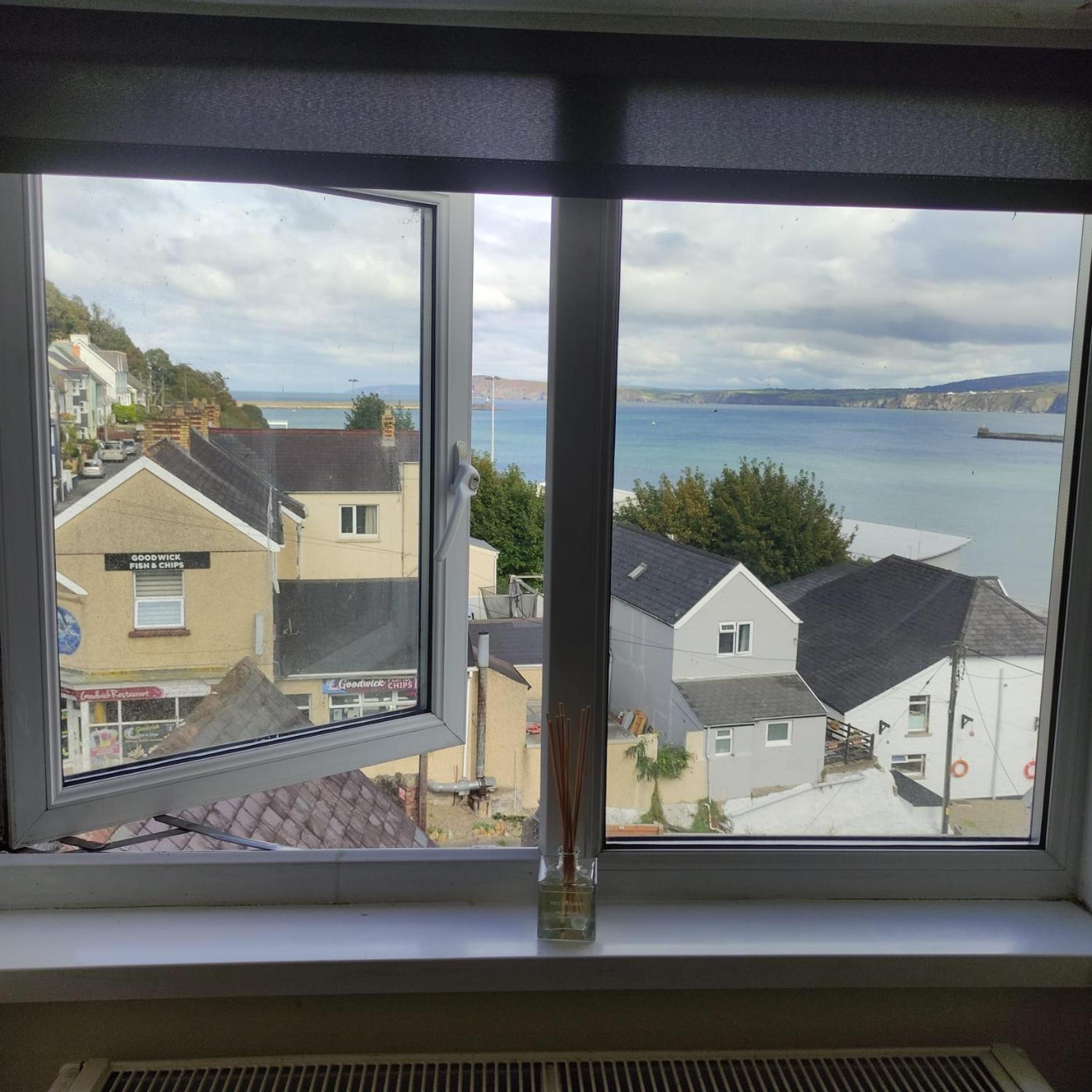 Rose And Crown Hotel & Hope And Anchor Bar Goodwick Dış mekan fotoğraf
